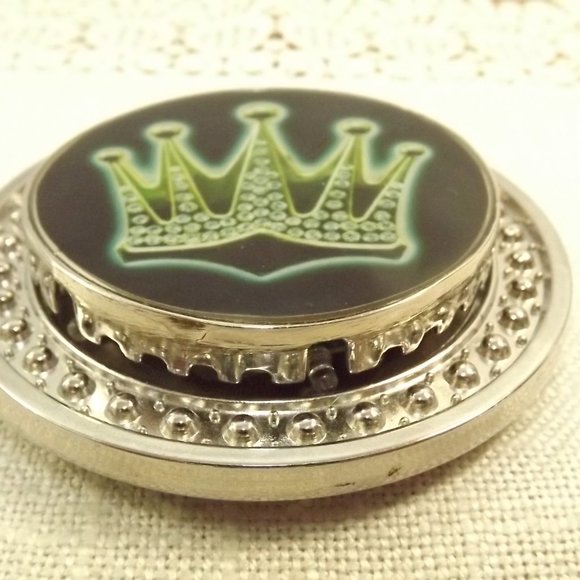 King's Crown Light-up Belt Buckle - Picture 2 of 8